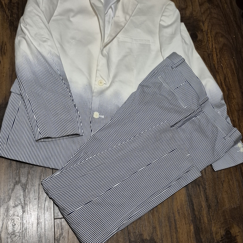 Stylish White and Blue Striped Men's Suit - Picture 4 of 4